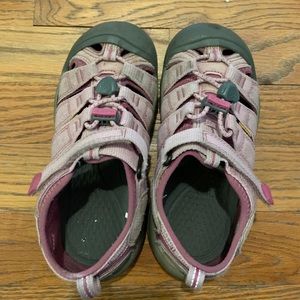 Girls keen sandals